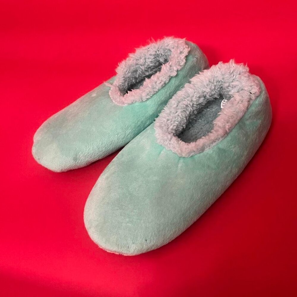 Snoozies / Mint green fluffy slippers  💚💙